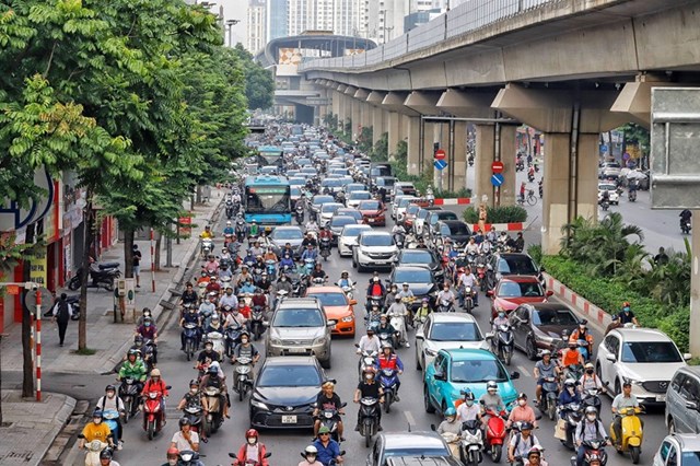 Hà Nội cấm xe máy vào năm 2030: Dân lo lắng... chuyên gia giao thông băn khoăn 